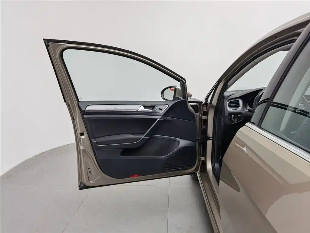 Volkswagen Golf 2015 1.6L AT Comfort