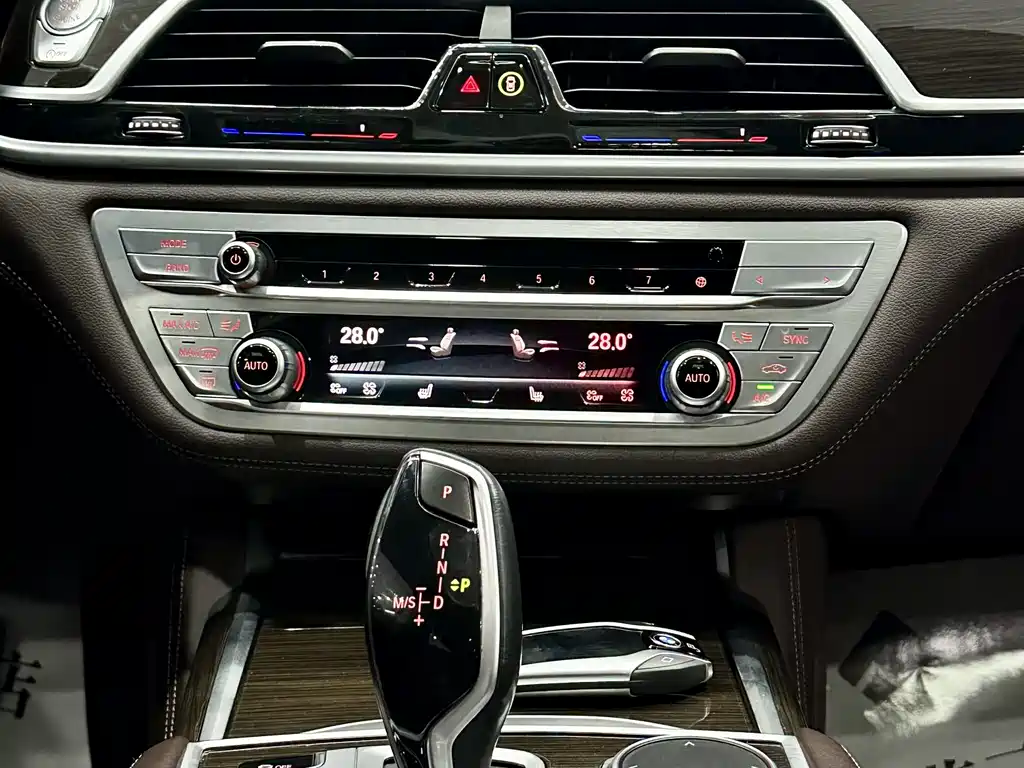 BMW 7 SERIES