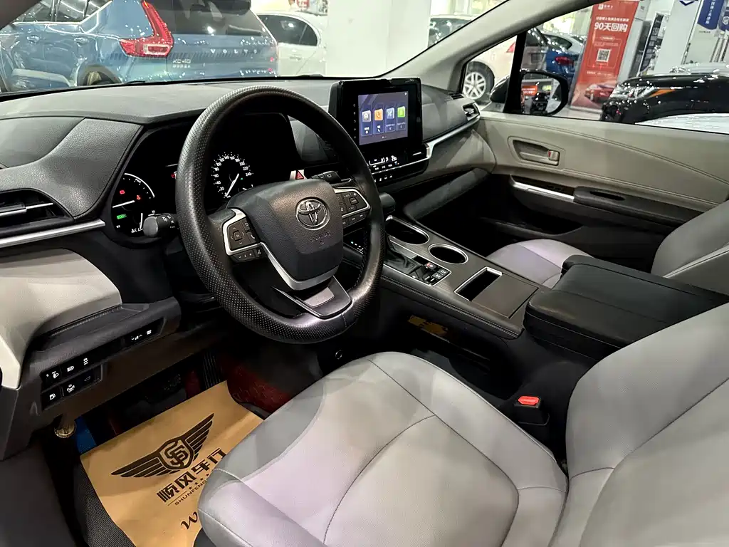 Toyota Granvia 2023 2.5L Luxury