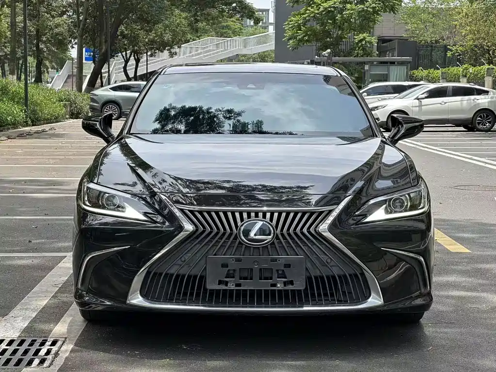 Купить Lexus ES