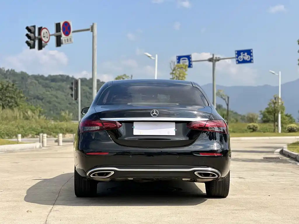 Mercedes-Benz E-Class — миниатюра 6