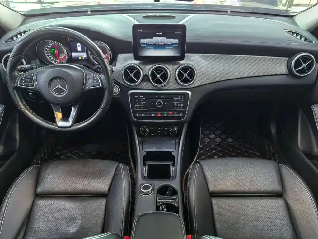 MERCEDES-BENZ GLA