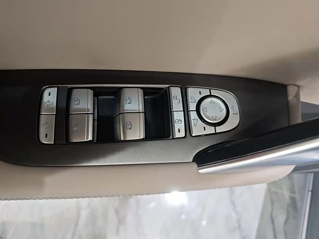 BYD Tang New Energy — миниатюра 18