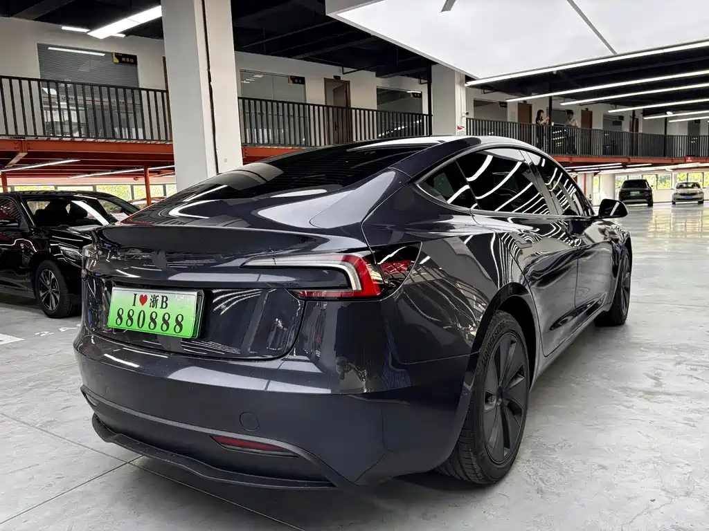 Tesla Model 3 — миниатюра 19