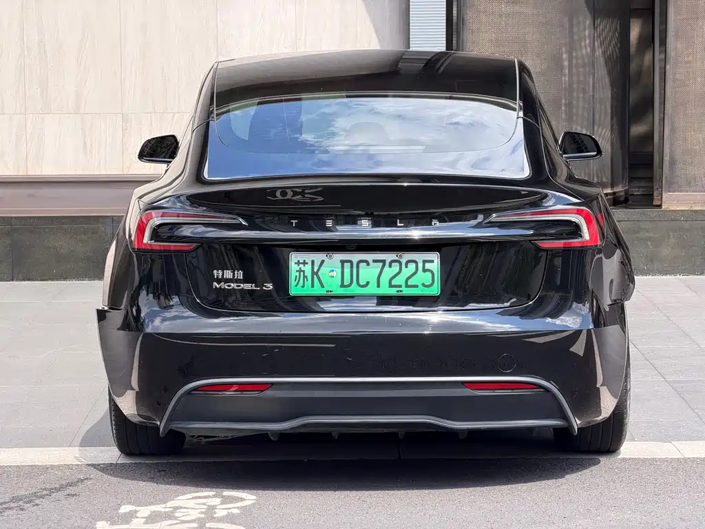 Tesla Model 3 — миниатюра 10