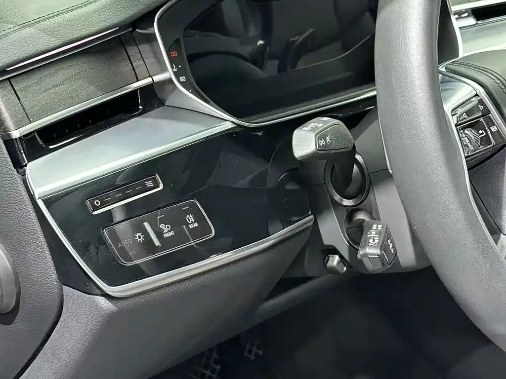 Audi A8 — миниатюра 10