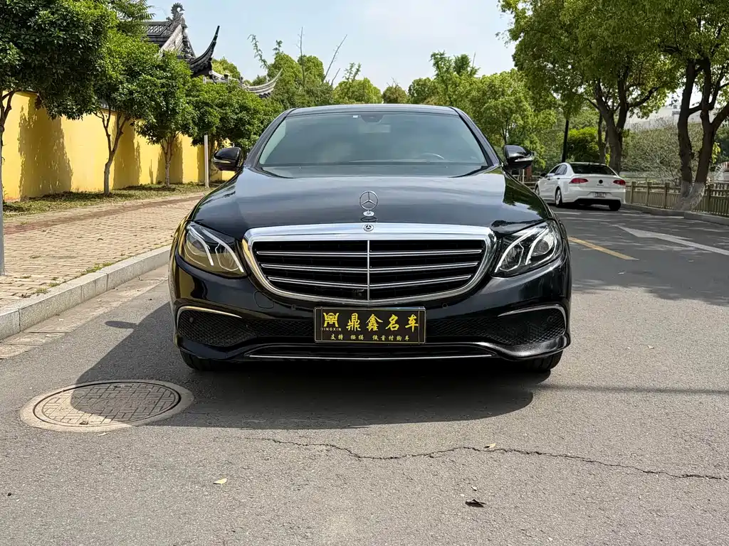 Mercedes-Benz E-Class — миниатюра 2