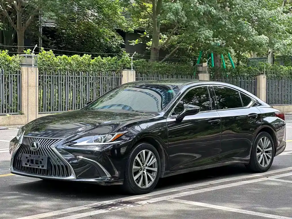 Купить Lexus ES