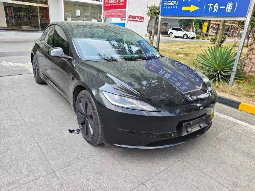 Tesla Model 3 — миниатюра 2