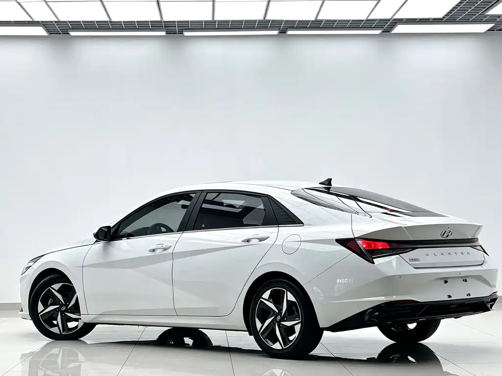Hyundai Elantra — миниатюра 6