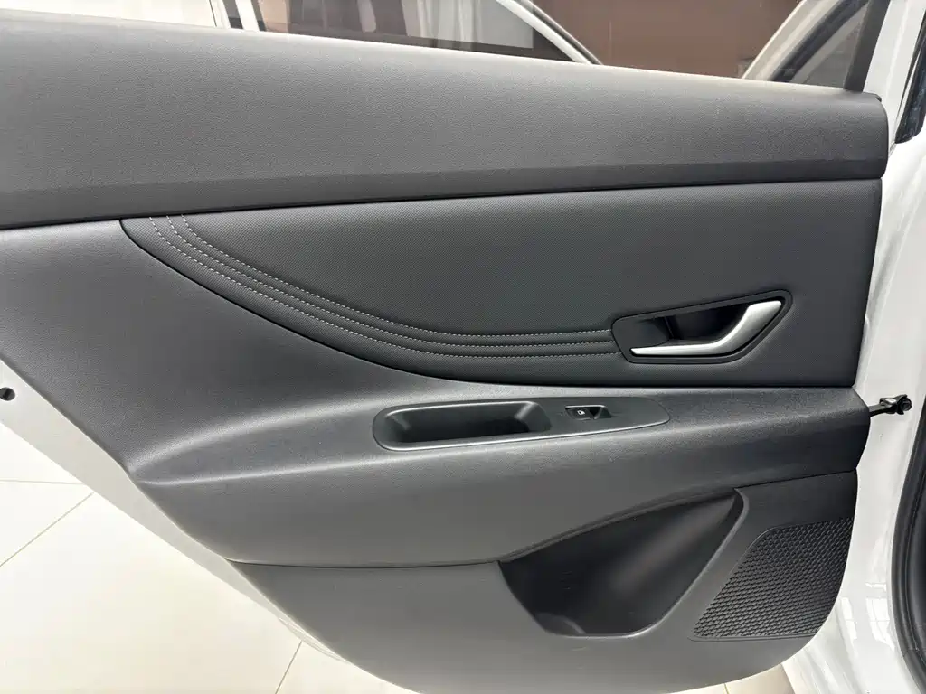 Hyundai Elantra — миниатюра 16