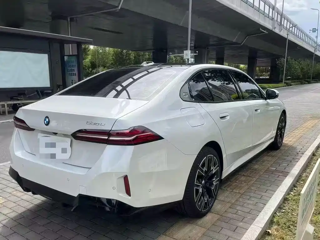 BMW 5 Series — миниатюра 3