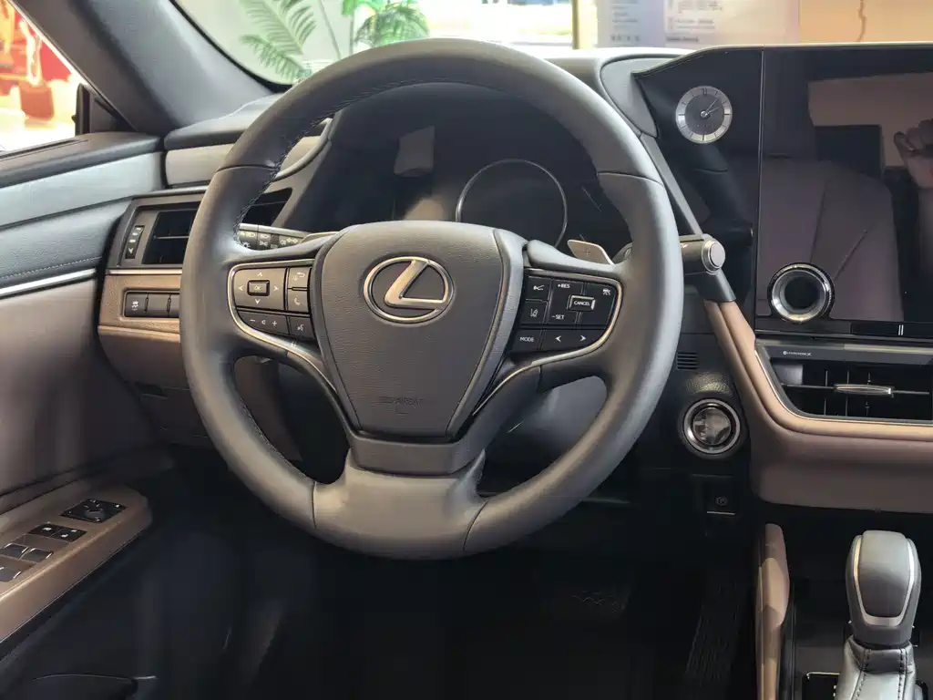 Lexus ES — миниатюра 10