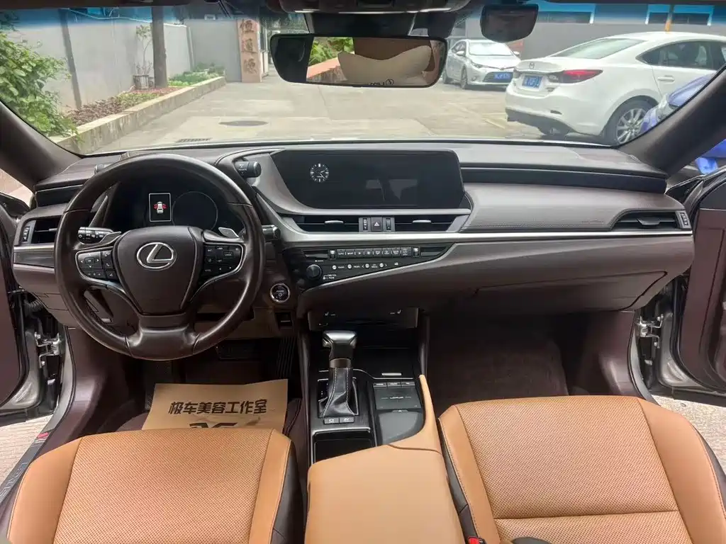 Lexus ES 2020 300h