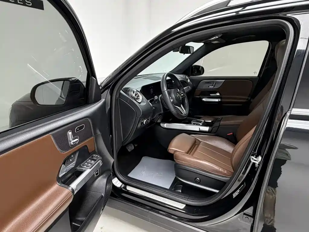 Mercedes-Benz GLB — миниатюра 18