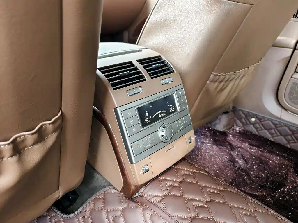 Volkswagen Phaeton — миниатюра 20