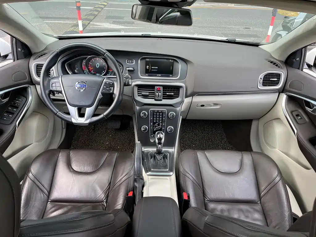 Volvo V40 — миниатюра 13
