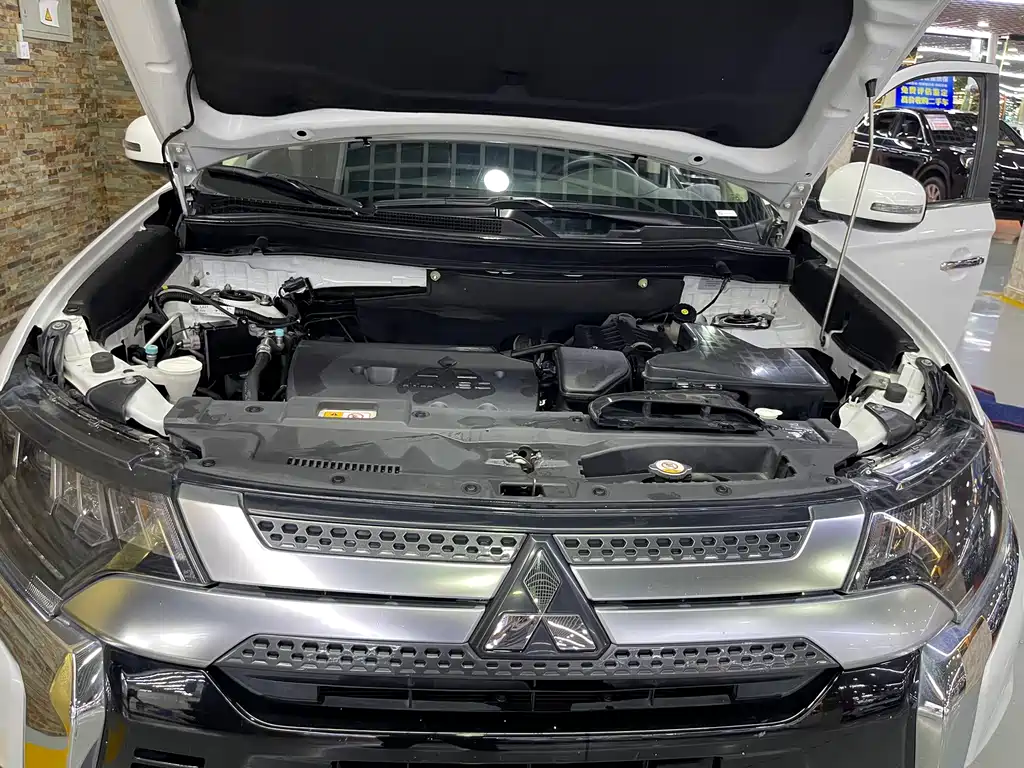 Mitsubishi Outlander — миниатюра 15