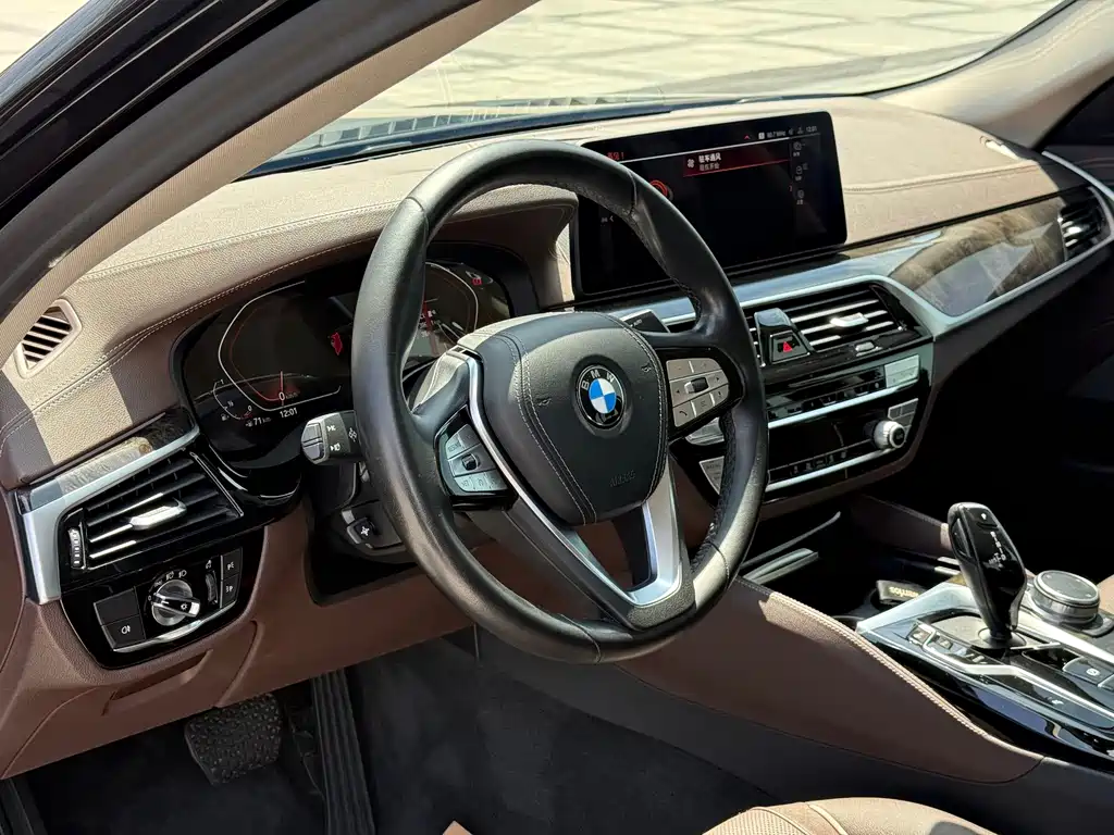 BMW 5 Series — миниатюра 6