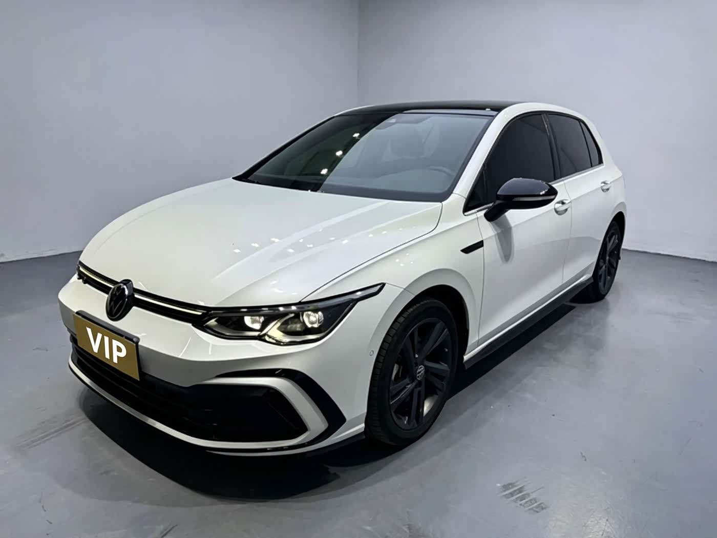 Volkswagen Golf 1.4 л 2022 г. Белый, пробег 40000 км