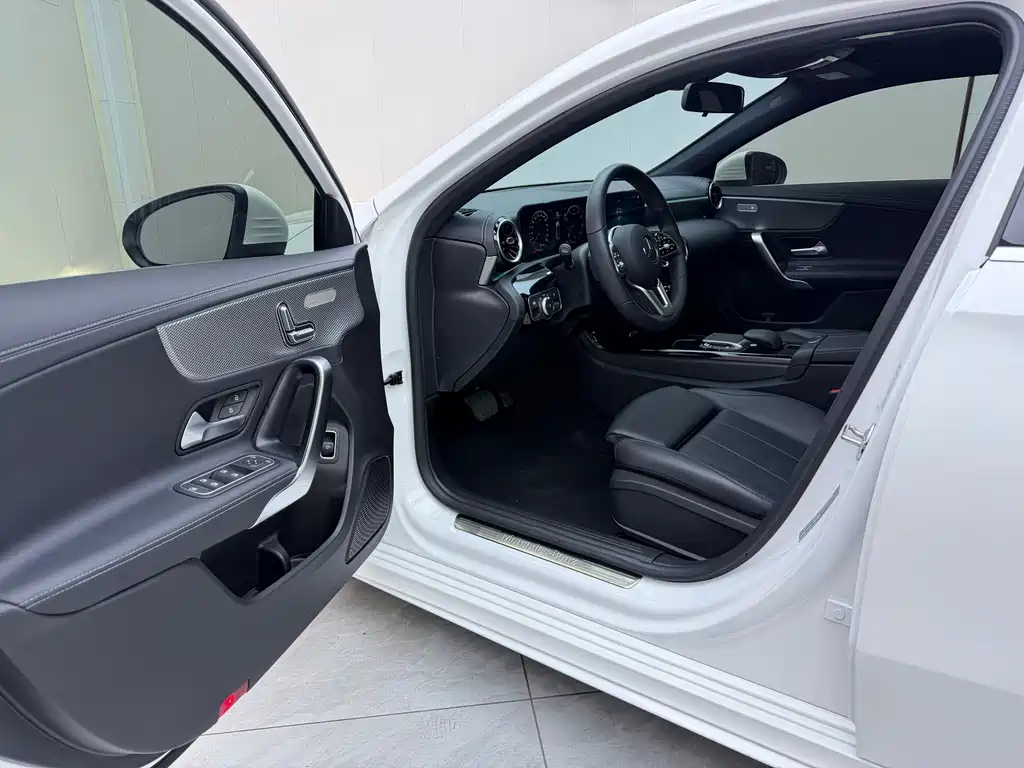 Mercedes-Benz A-Class — миниатюра 7