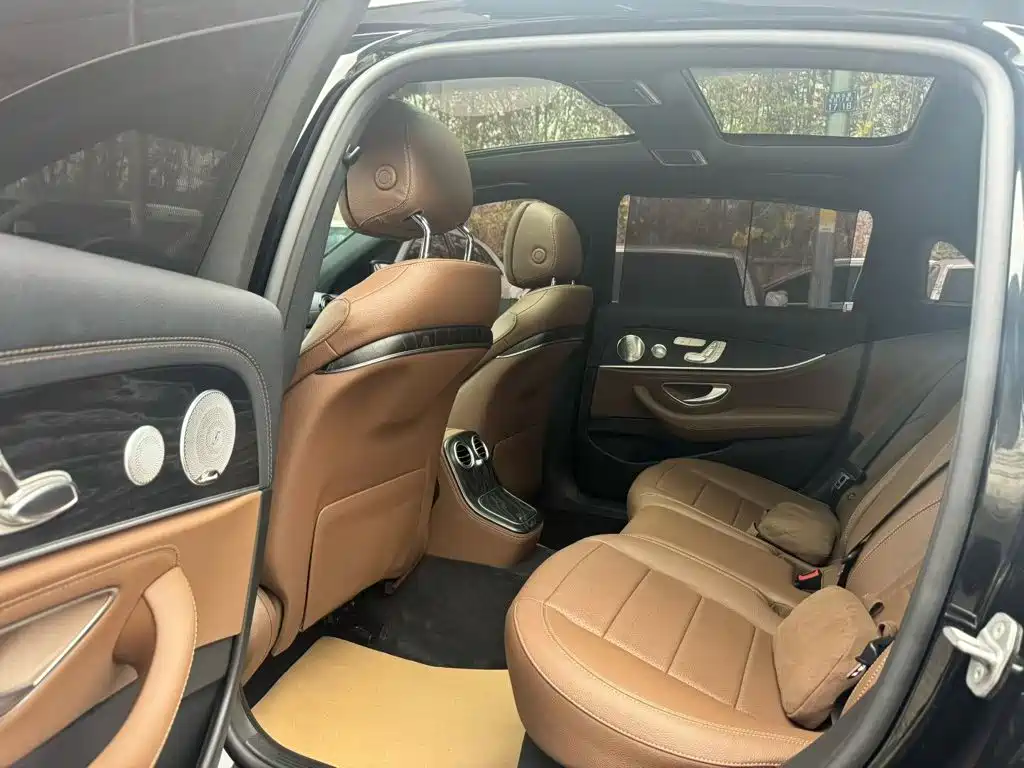 Mercedes-Benz E-Class — миниатюра 8
