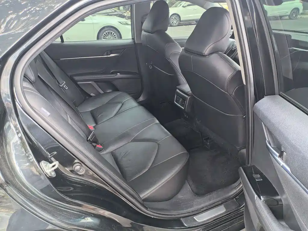 Toyota Camry — миниатюра 9