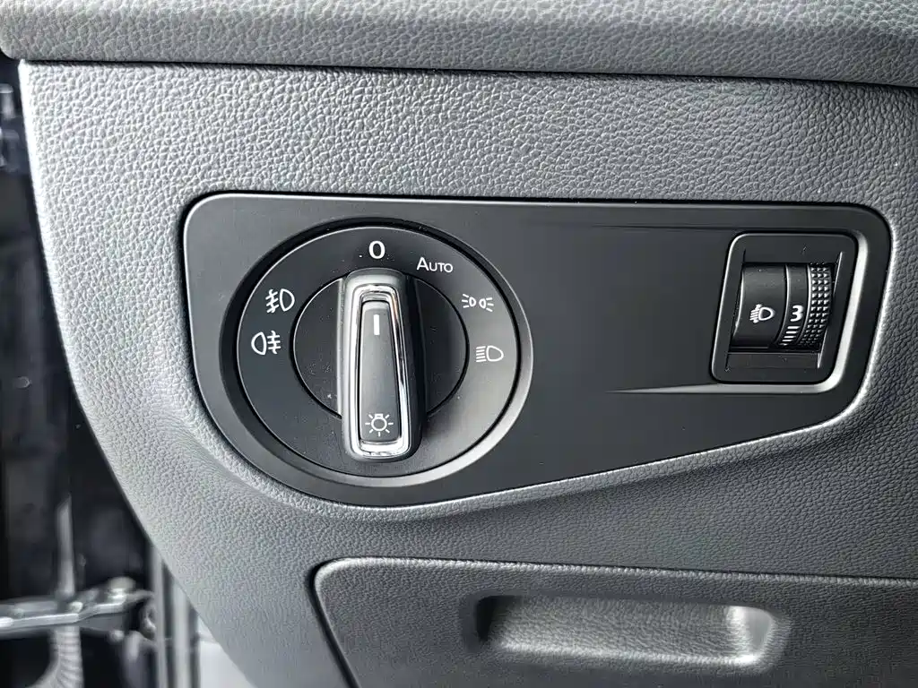 Volkswagen Tiguan L — миниатюра 21