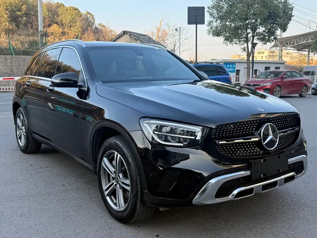 MERCEDES-BENZ GLC