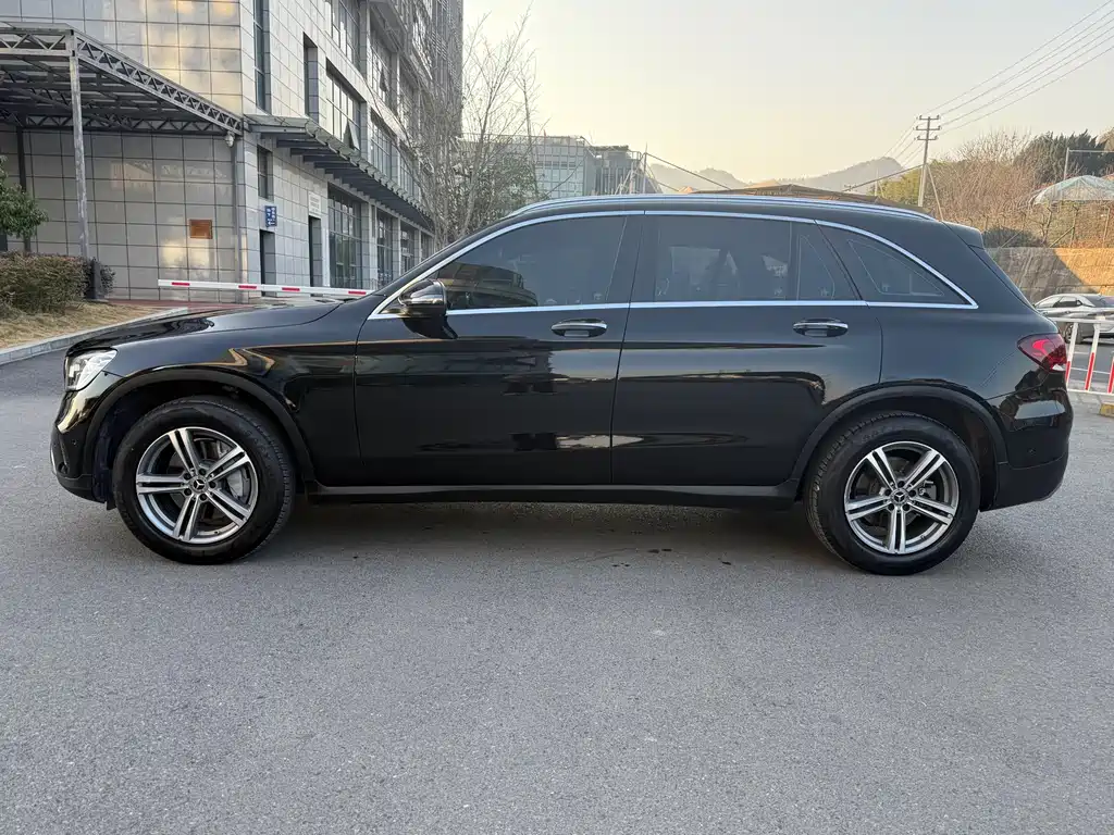 MERCEDES-BENZ GLC