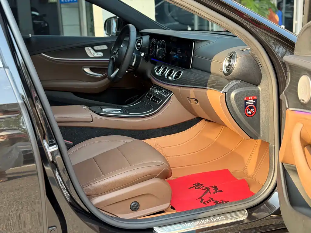 Mercedes-Benz E-Class — миниатюра 5
