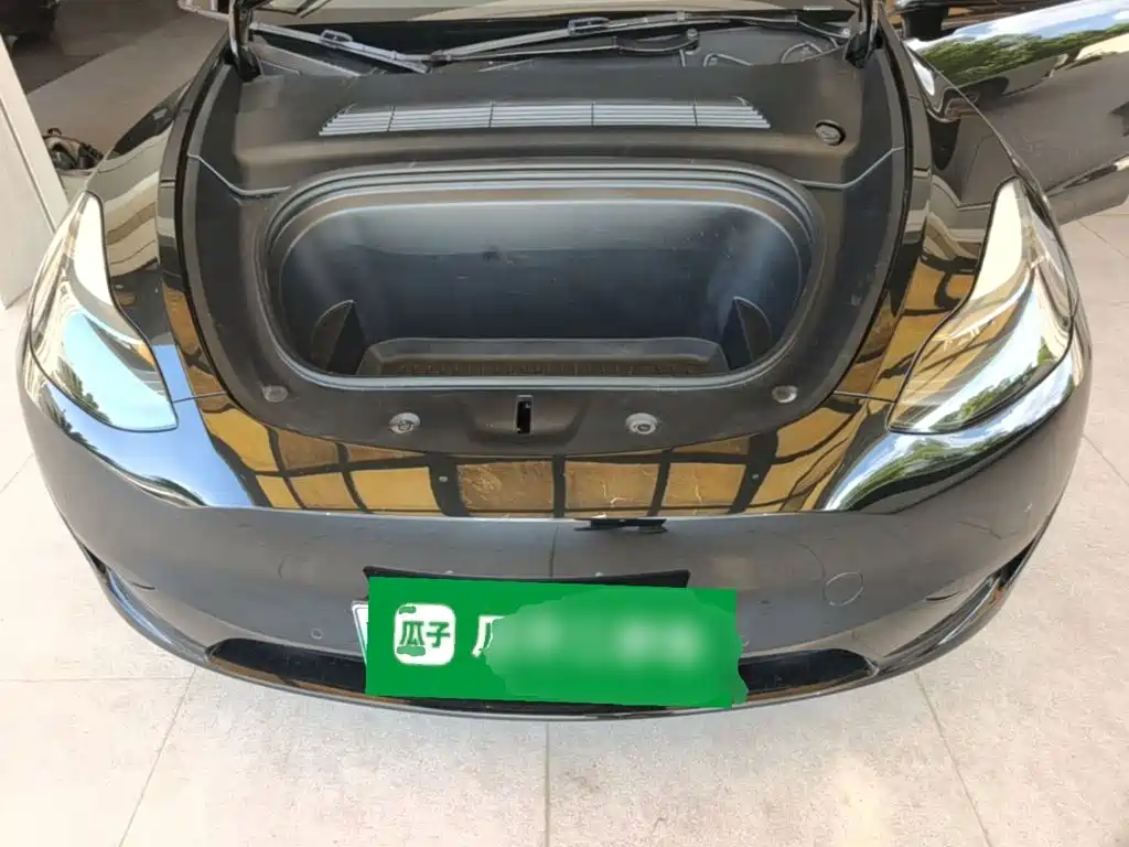 Tesla Model Y — миниатюра 20