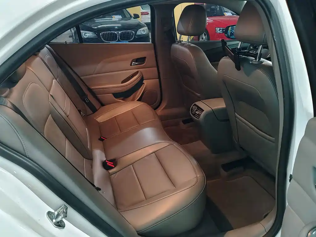 Chevrolet Malibu — миниатюра 10