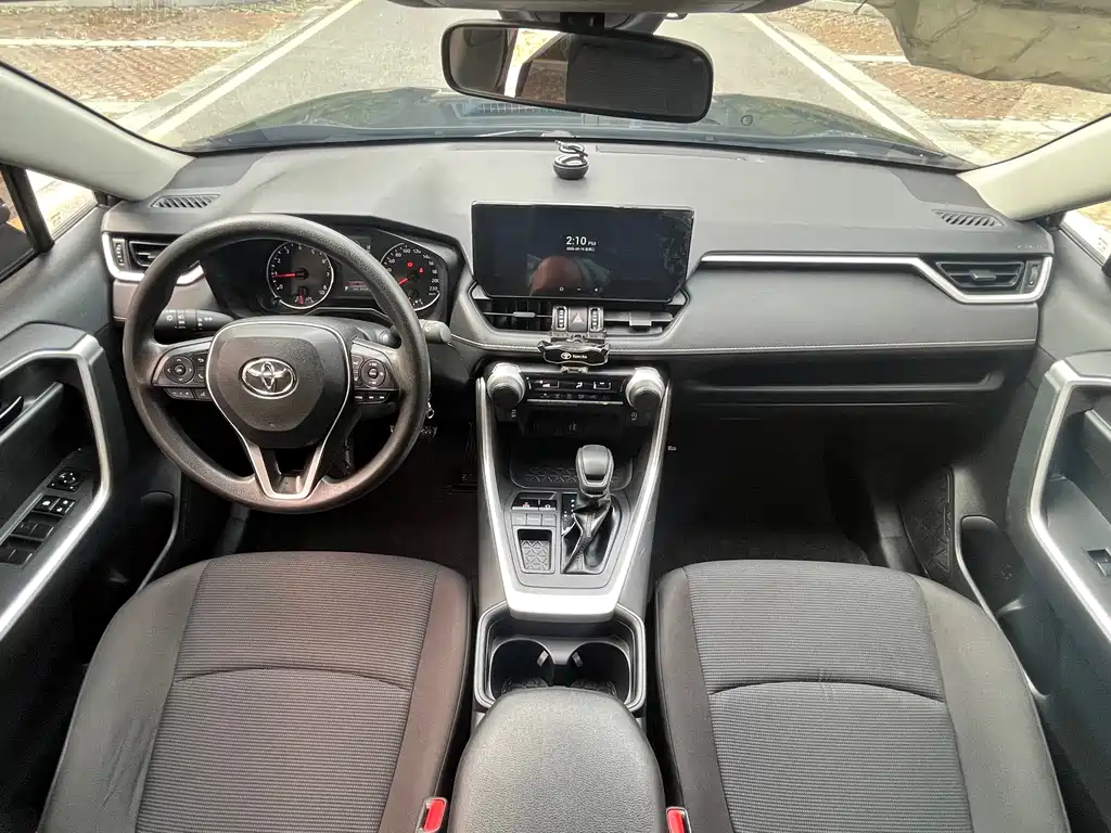 Toyota RAV4 — миниатюра 11