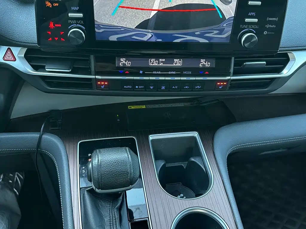Toyota Sienna — миниатюра 11
