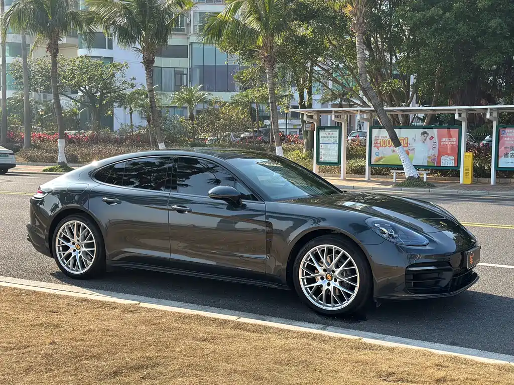 PORSCHE PANAMERA