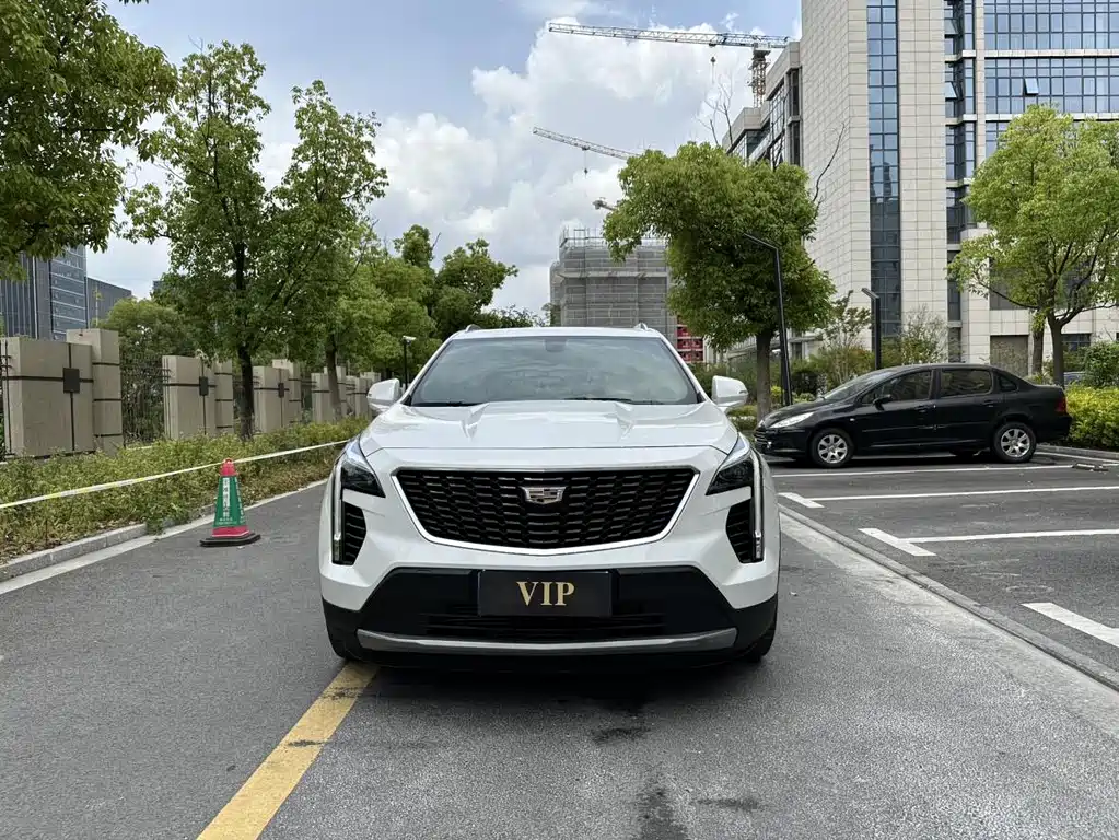 CADILLAC XT4