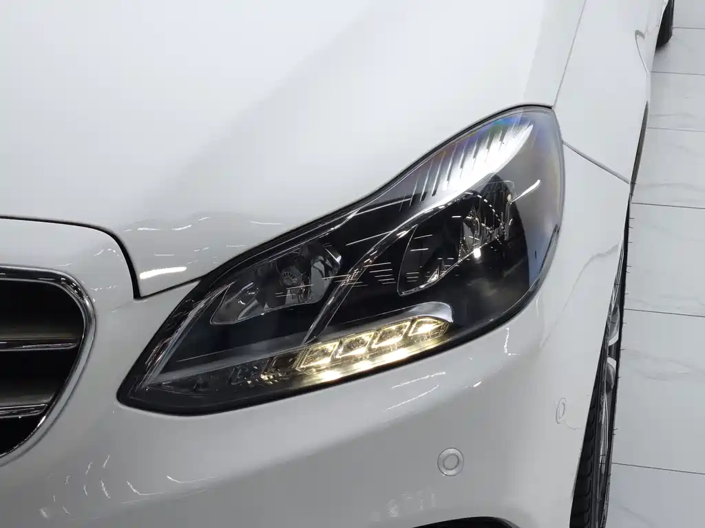 Mercedes-Benz E-Class — миниатюра 23