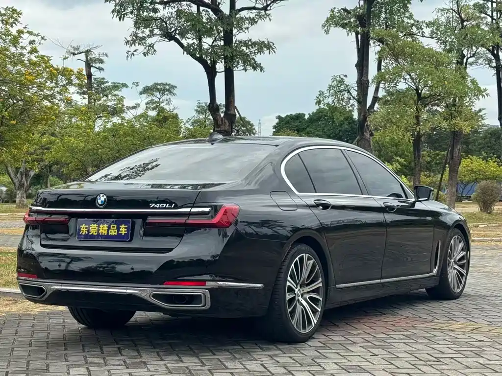 BMW 7 SERIES