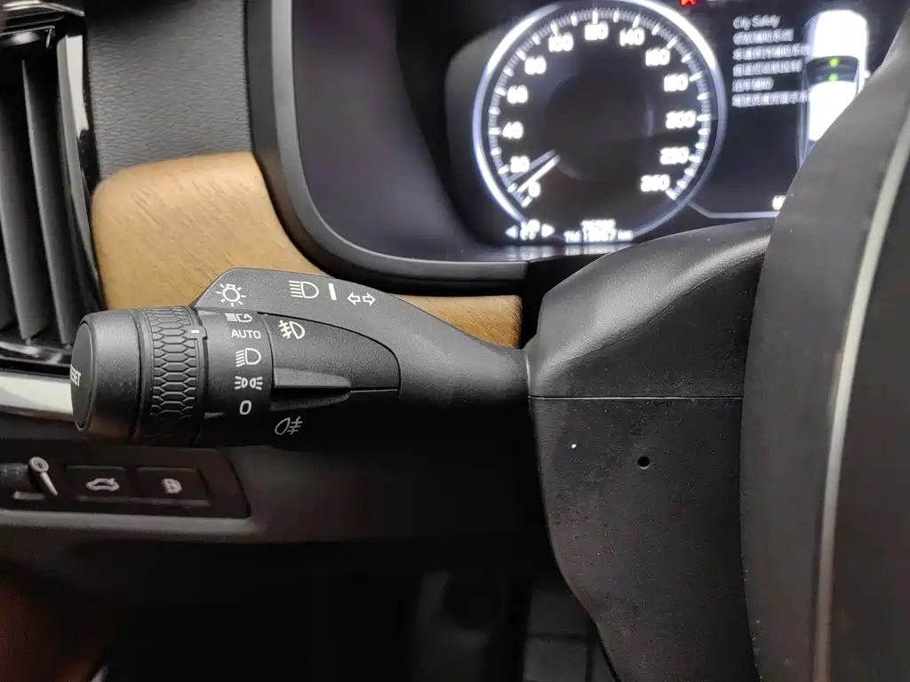 Volvo S90 PHEV — миниатюра 21