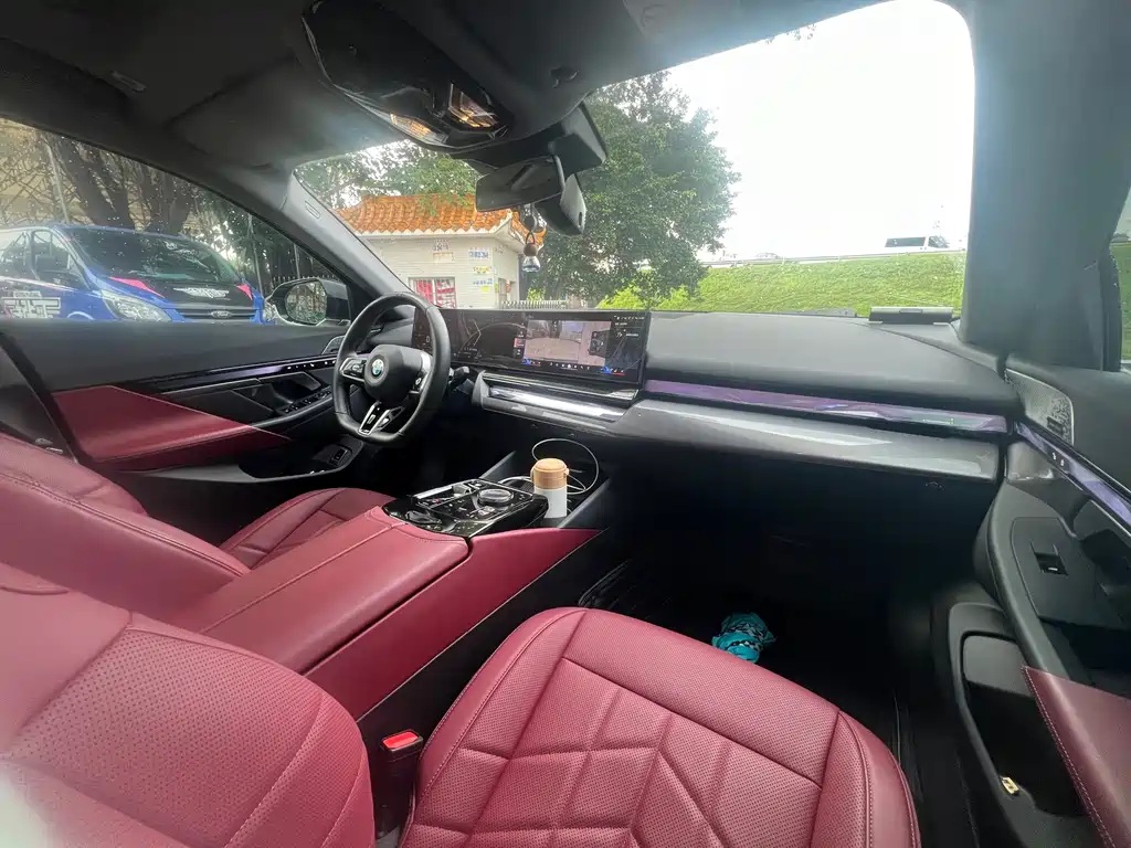 BMW 5 Series — миниатюра 11
