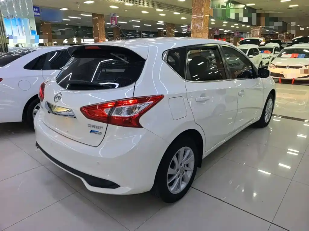 Nissan Tiida — миниатюра 7