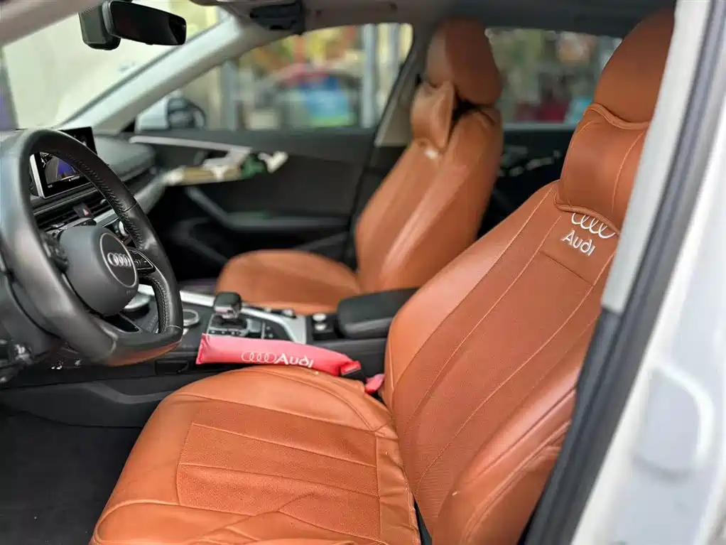 Audi A4L 2019 40 TFSI Fashion V