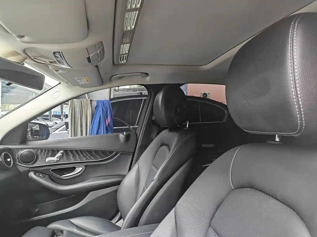 Mercedes-Benz C-Class — миниатюра 6