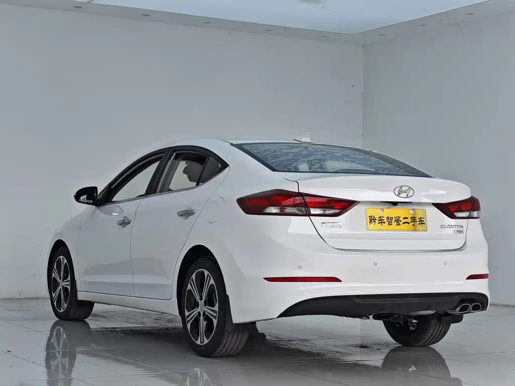 Hyundai Elantra — миниатюра 4