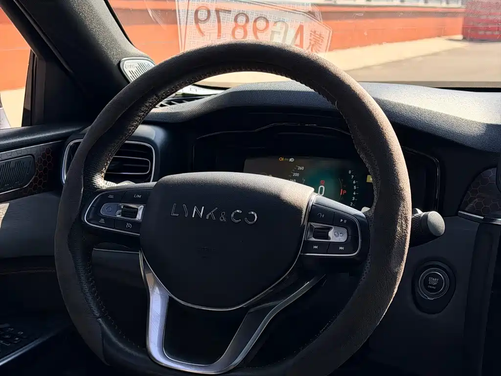 Lynk & Co 03 — миниатюра 17
