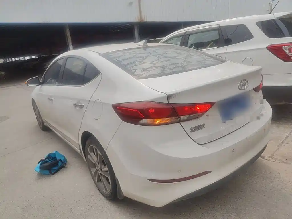 Hyundai Elantra — миниатюра 5
