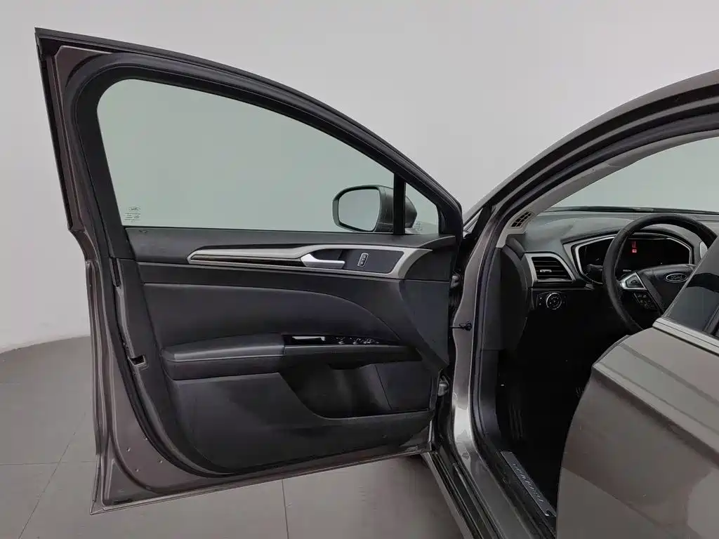 Ford Mondeo — миниатюра 8