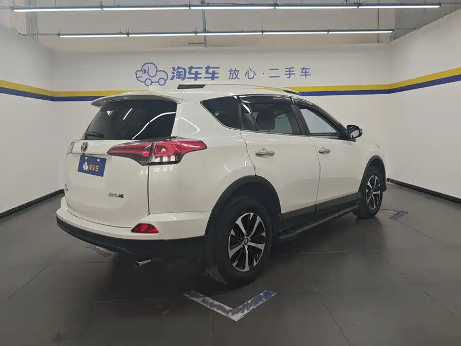 Toyota RAV4 — миниатюра 3