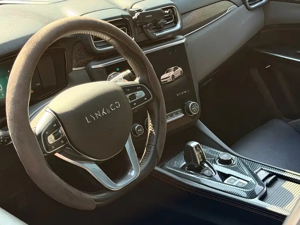 Lynk & Co 03 — миниатюра 9